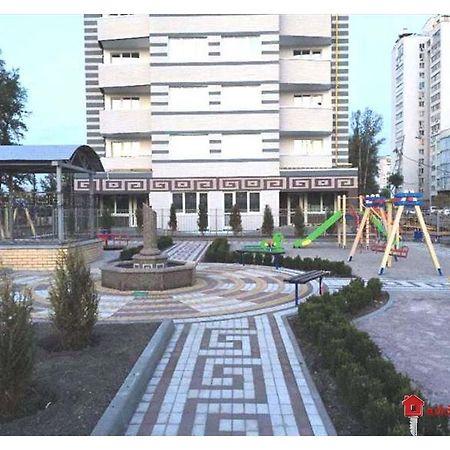 Green Stone Kiev Bagian luar foto